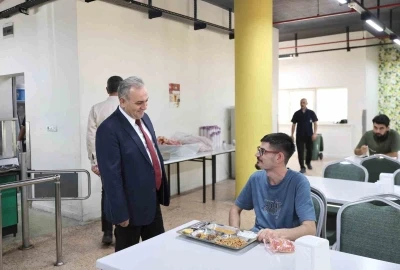 ERÜ Rektörü Altun, tıp fakültesi öğrencileri ile bir araya geldi
