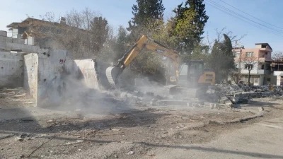 Erzin&rsquo;e 47 yıldır hizmet eden sanayi sitesi yıkılıyor
