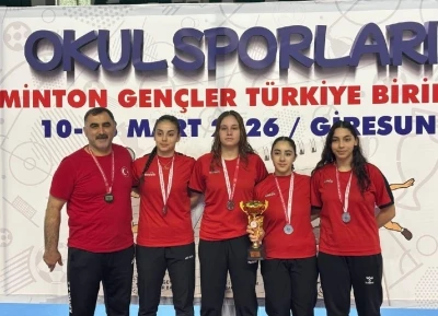 Erzincan Anadolu Lisesi badmintonda T&uuml;rkiye ikincisi oldu
