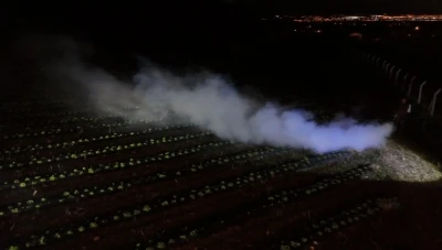 Erzincan&rsquo;da 1450 rakımda don n&ouml;beti: &Uuml;reticiler &uuml;r&uuml;nlerini dumanla korudu
