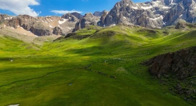 Erzincan&rsquo;da 2 bin 500 rakımdaki yayla hayran bırakıyor
