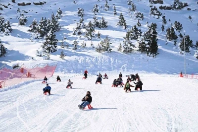 Erzincan&rsquo;da 70 &ouml;ğrenci Ergan Dağı&rsquo;nda kızak keyfi yaşadı
