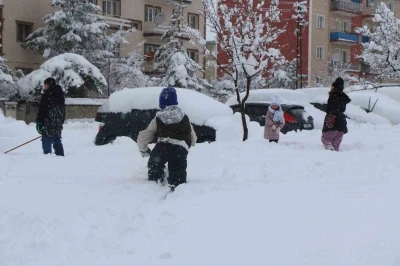Erzincan&rsquo;da buzlanma riski nedeniyle eğitime 1 g&uuml;n ara
