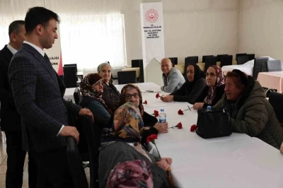 Erzincan&rsquo;da huzurevi sakinleriyle bayramlaşıldı
