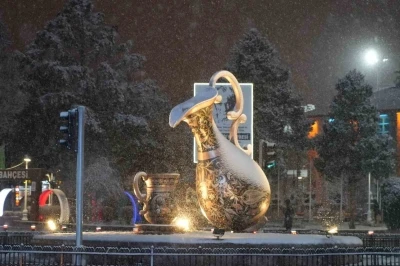 Erzincan&rsquo;da kar yağışı
