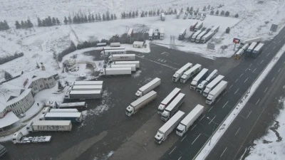 Erzincan&rsquo;da kar yağışı ulaşımı aksattı
