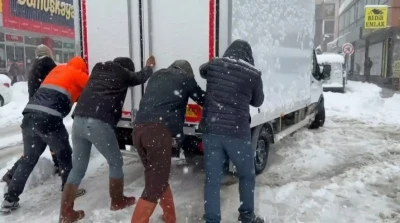 Erzincan&rsquo;da kardan 516 k&ouml;y yolu ulaşıma kapandı
