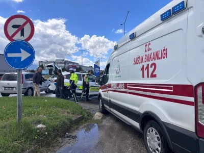 Erzincan&rsquo;da kavşakta kaza: 3 yaralı
