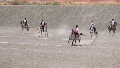 Erzincan&rsquo;da Kul&uuml;pler İl Birinciliği Atlı Cirit m&uuml;sabakaları tamamlandı
