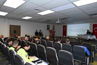 Erzincan&rsquo;da muhtarlarla g&uuml;venlik toplantısı yapıldı
