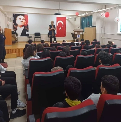 Erzincan&rsquo;da &ouml;ğrencilere siber su&ccedil;larla m&uuml;cadele eğitimi
