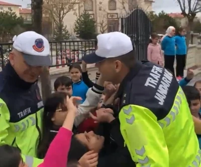 Erzincan&rsquo;da &ouml;ğrencilere trafik farkındalık eğitimi

