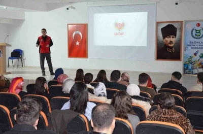 Erzincan&rsquo;da &ouml;ğretmenlere ter&ouml;rle m&uuml;cadele farkındalık semineri
