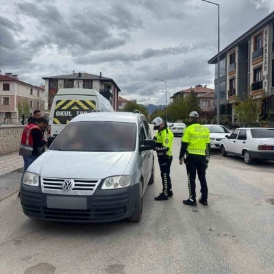 Erzincan&rsquo;da okul &ccedil;evrelerinde g&uuml;venlik uygulaması ger&ccedil;ekleştirildi
