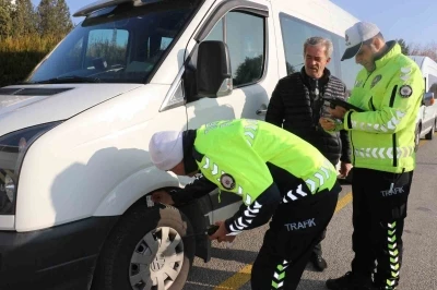 Erzincan’da okul servislerine kış lastiği denetimi yapıldı
