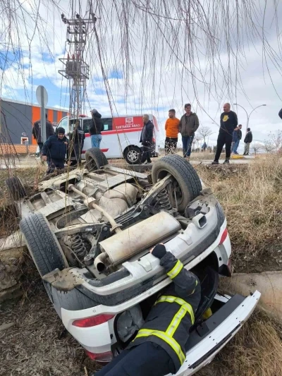 Erzincan&rsquo;da otomobil şarampole u&ccedil;tu: 1 yaralı
