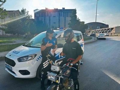 Erzincan’da polislerden sürücülere bilgilendirme
