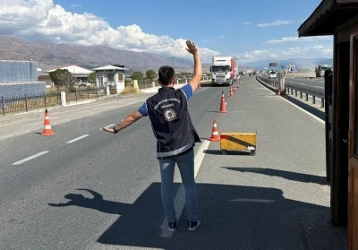 Erzincan’da &quot;Düzensiz Göç ile Mücadeleye yönelik Huzur Uygulaması&quot; yapıldı
