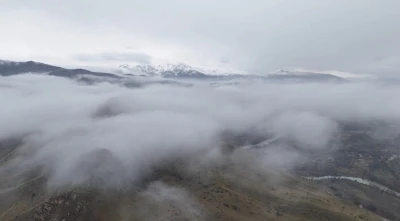 Erzincan’da sis bulutları doğayı masalsı bir görünüme bürüdü
