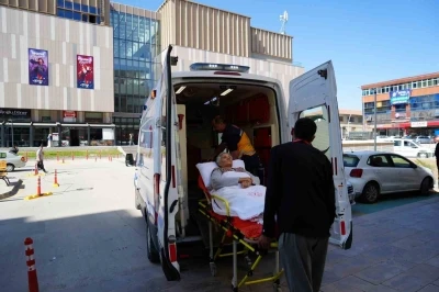 Erzincan’da taburcu edilen hastalar ihtiyaç halinde evlerine ambulansla ücretsiz götürülüyor
