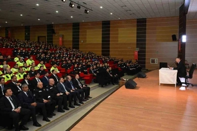 Erzincan Emniyet M&uuml;d&uuml;rl&uuml;ğ&uuml;&rsquo;nde bayram &ouml;ncesi toplantı
