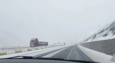 Erzincan&rsquo;ın y&uuml;ksek kesimlerinde kar yağışı etkili oldu
