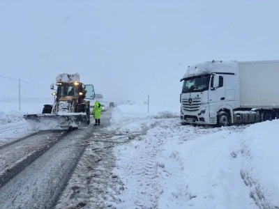 Erzincan-Sivas ve Erzincan-Erzurum yolunda tipi engeli
