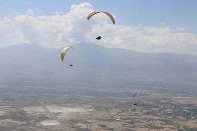 Erzincan yama&ccedil; paraş&uuml;t&uuml;nde T&uuml;rkiye ikincisi oldu
