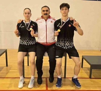 Erzincanlı gen&ccedil; badmintoncular Avrupa&rsquo;da 3 madalya kazandı
