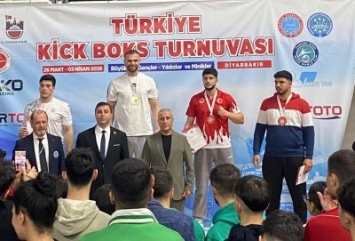 Erzincanlı sporcu T&uuml;rkiye &uuml;&ccedil;&uuml;nc&uuml;s&uuml; oldu