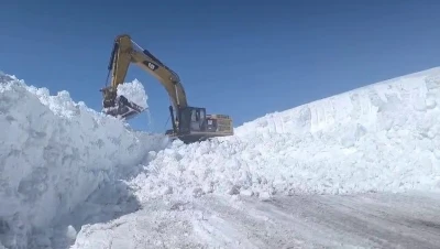 Erzurum&rsquo;da 2 bin 900 rakımda karla m&uuml;cadele
