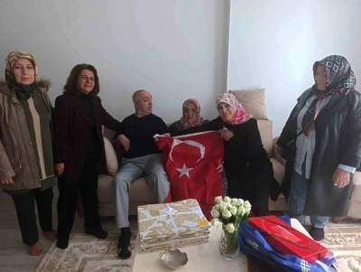 Erzurum&rsquo;da Anneler G&uuml;n&uuml;&rsquo;nde duygu dolu vefa ziyareti
