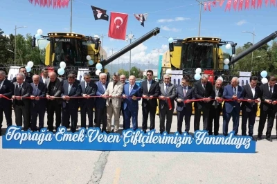 Erzurum&rsquo;da bir ilk: Tarım makineleri parkına 2 bi&ccedil;erd&ouml;ver, 4 r&ouml;mork eklendi
