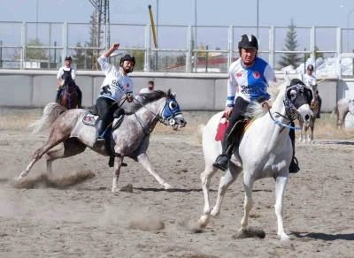Erzurum’da cirit heyecanı sürüyor
