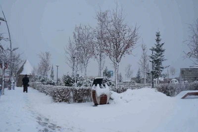 Erzurum&rsquo;da kar yağışı etkili oluyor
