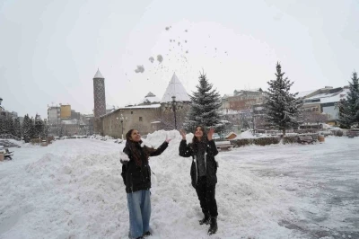 Erzurum&rsquo;da kar yağışı etkili oluyor
