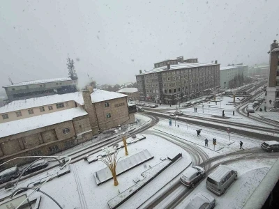 Erzurum&rsquo;da kar yağışı etkili oluyor
