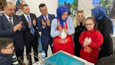 Erzurum&rsquo;da otizm farkındalığı i&ccedil;in mavi balonlar g&ouml;ky&uuml;z&uuml;ne bırakıldı
