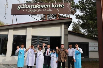 Erzurum’da &quot;Gülümseyen Kafe&quot; özel bireylerin üretim merkezi oldu
