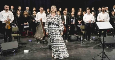 Erzurum&rsquo;da renkler k&ouml;pr&uuml;s&uuml;: Baba ve kız aynı sahnede
