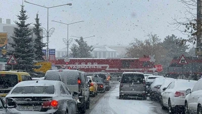 Erzurum&rsquo;da ulaşıma kar engeli
