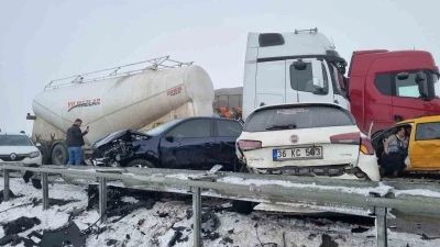 Erzurum&rsquo;da zincirleme kazada can pazarı yaşandı: 8 ağır yaralı

