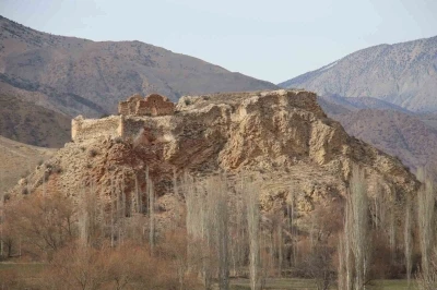 Erzurum’daki Kız ve Oğlan Kalesi ilgi bekliyor
