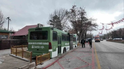 Erzurum’daki &quot;Geri Dönüşüm Temalı Otobüs Durağı&quot; projesi ilgi odağı
