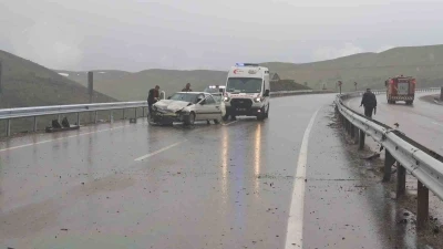 Erzurum-Erzincan karayolundan zincirleme trafik kazası: 3 yaralı
