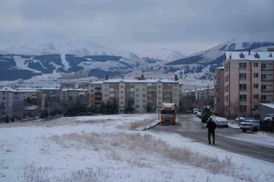 Erzurum güne karla uyandı
