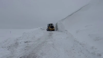 Erzurum&rsquo;un Tekman il&ccedil;esinde kar kalınlığı 5 metreyi buldu
