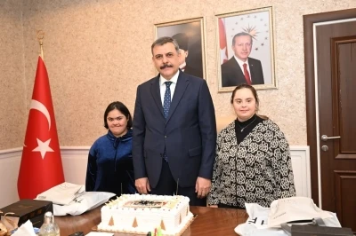 Erzurum Valiliği’nin güllerine sürpriz
