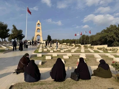 Erzurumlu şehit aileleri Çanakkale 57. Alay Şehitliğinde hüzünlendiler
