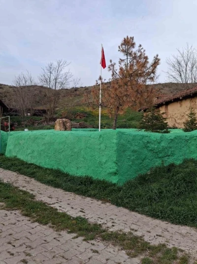 Eşankara Dede t&uuml;rbesinde bakım &ccedil;alışmaları
